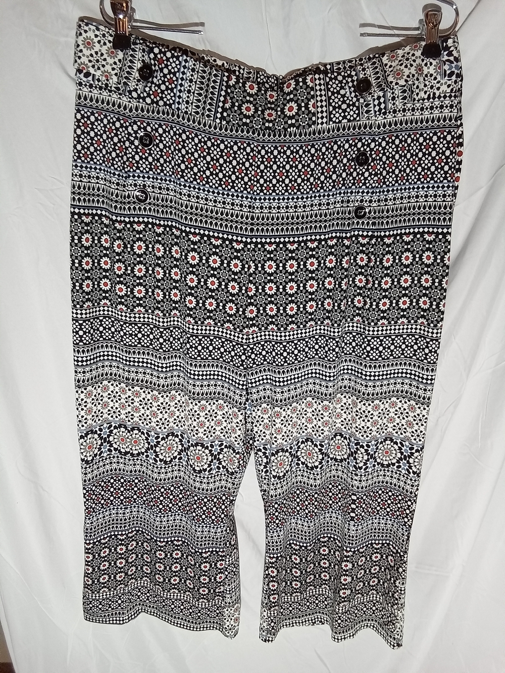 Robert‎ Louis Black and White Printed Cropped Pants with Floral Accents XL